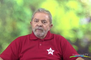 Lula: “Se você olhar a Veja como um panfleto do Aécio, você sofre menos”