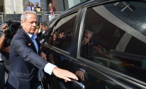 José Dirceu começa a cumprir prisão domiciliar