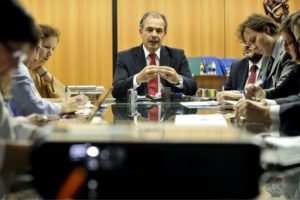 Mais de dez ministros já colocaram cargos à disposição de Dilma, diz Mercadante