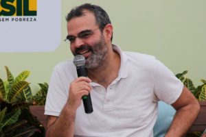'Separar cérebro, amor e desejo é muito artificial', diz Gonçalo M. Tavares
