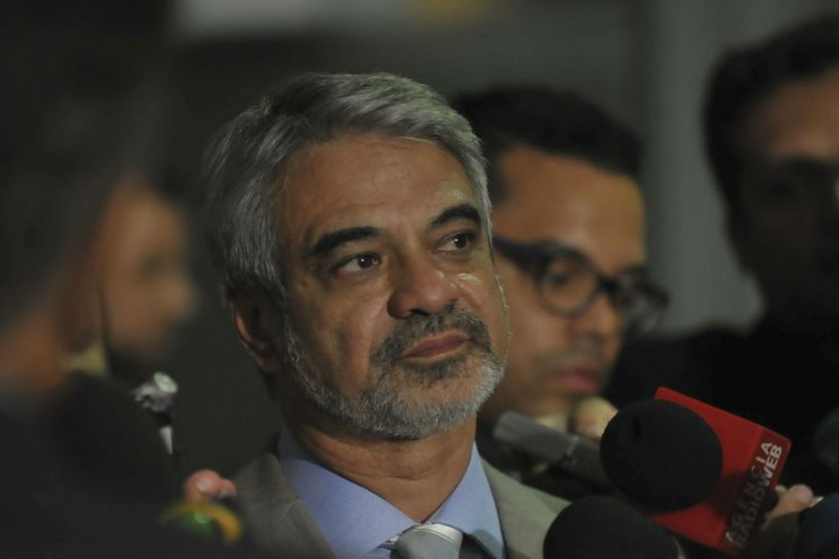 Líder do PT no Senado teria recebido 1 milhão de reais em esquema da Petrobras
