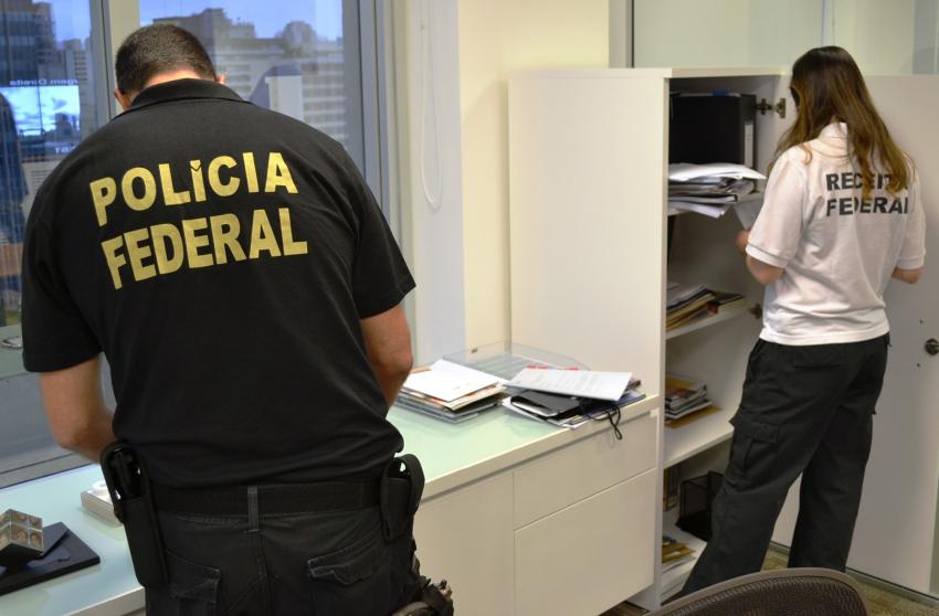 Receita Federal sofre debandada após corte em reajuste