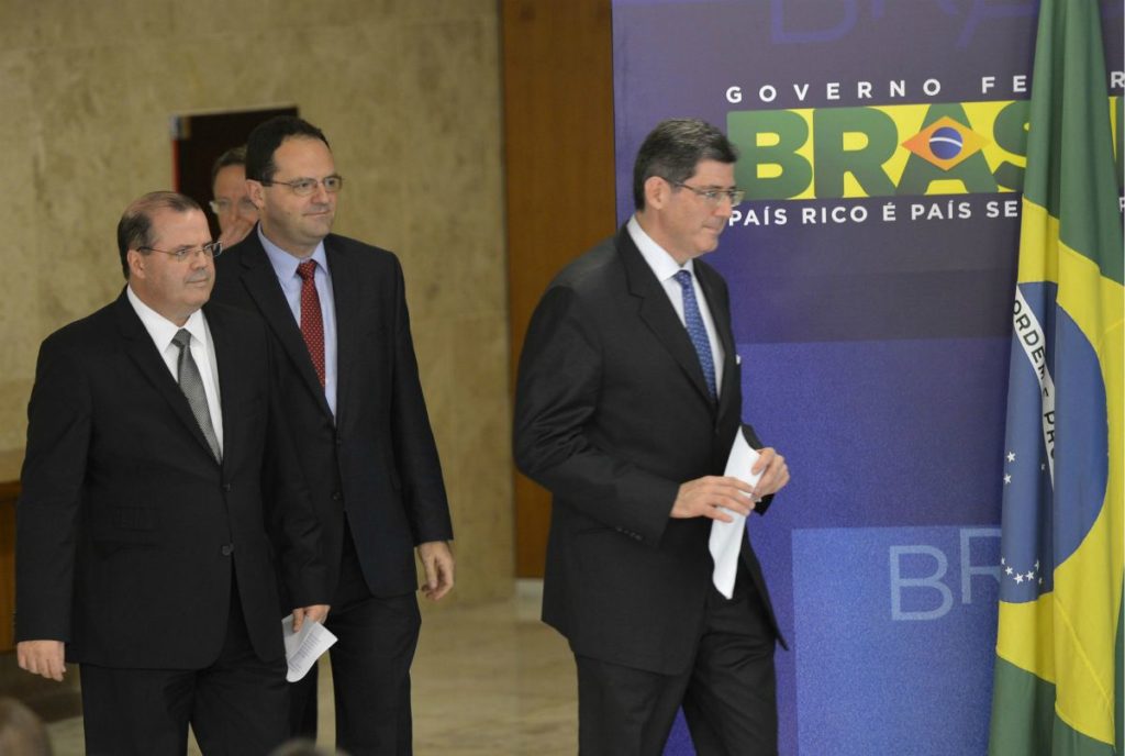 “O projeto econômico vencedor nas urnas tem de prevalecer”
