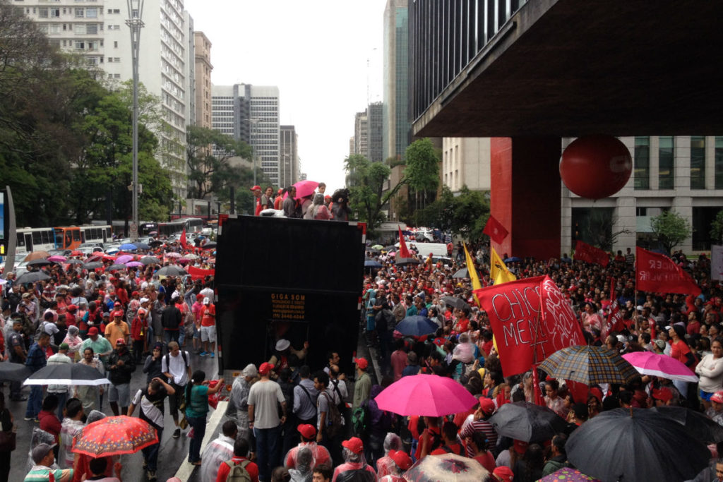Passeata “Contra a direita e por direitos” reúne 10 mil