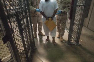 ONGs de direitos humanos dizem que Brasil deveria receber presos de Guantánamo