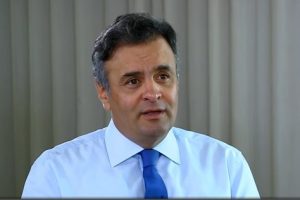 “Perdi a eleição para uma organização criminosa”, diz Aécio