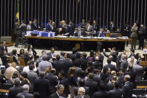 A reconstrução da política e a democratização do Brasil