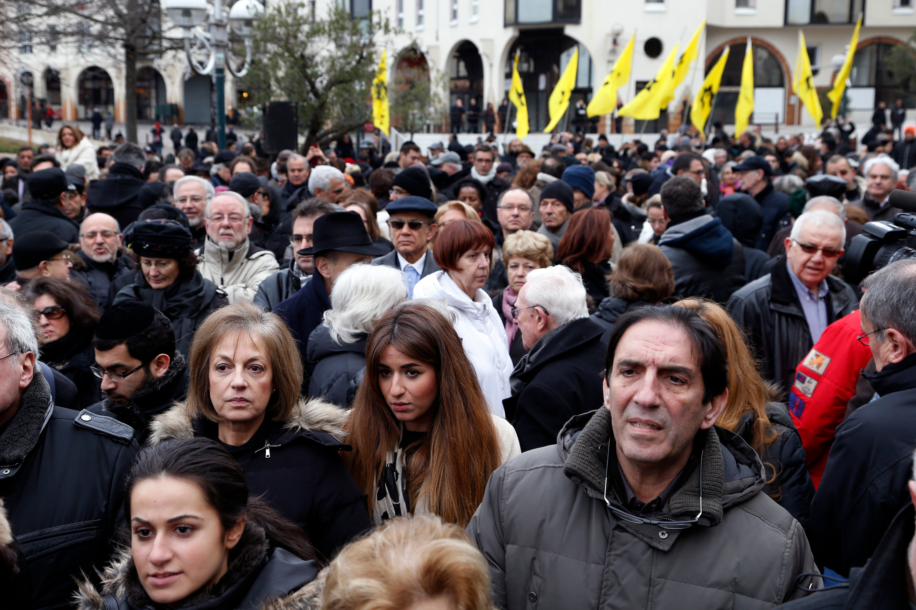 Franceses se reuniram neste domingo para protestar contra violência e antissemitismo
 