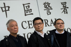 Fundadores de movimento pró-democracia em Hong Kong se entregam