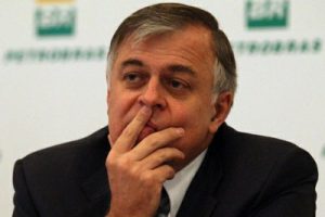 Ex-diretor da Petrobras cita 28 politicos em delação premiada, diz jornal