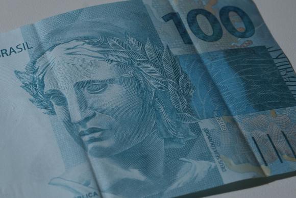 Déficit atinge pior patamar para o mês de novembro desde 2001