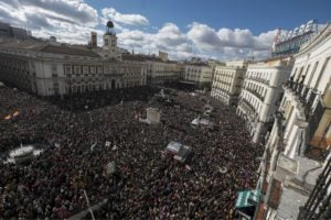 Multidão lota Madri para apoiar a mudança prometida pelo partido Podemos