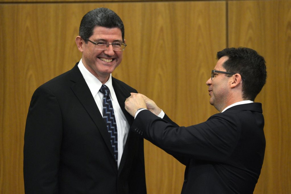Ajustes de Levy podem esbarrar em Dilma e Congresso