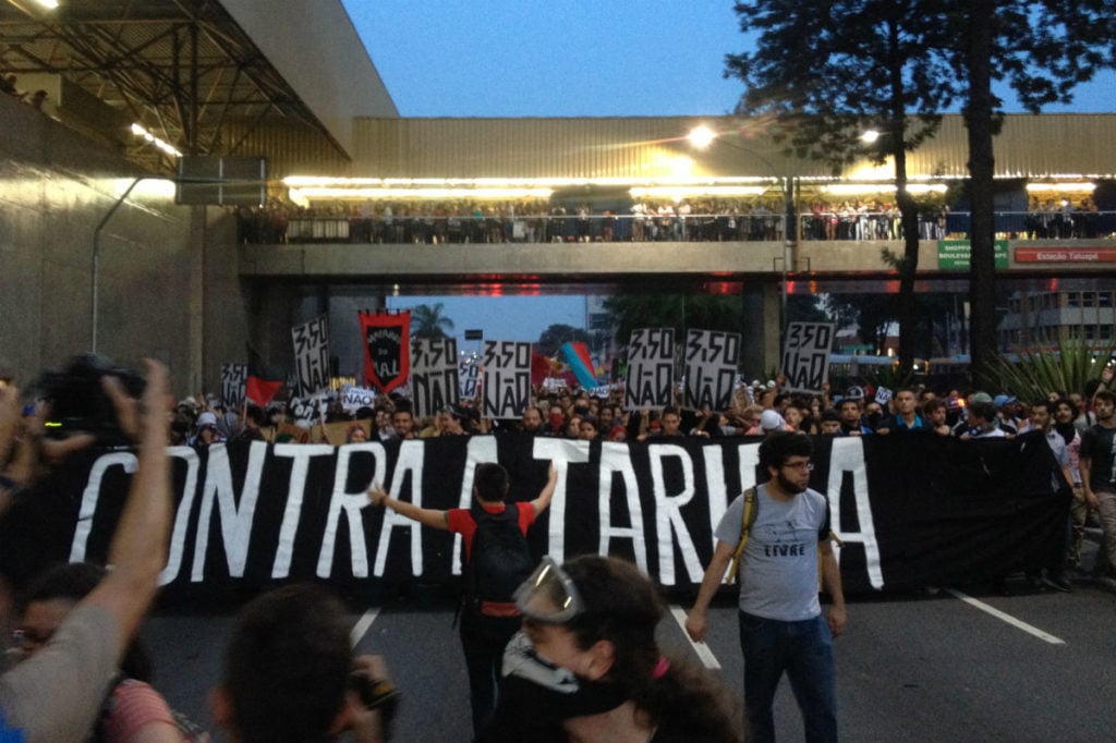 Sem repressão da PM, MPL faz ato pacífico em SP