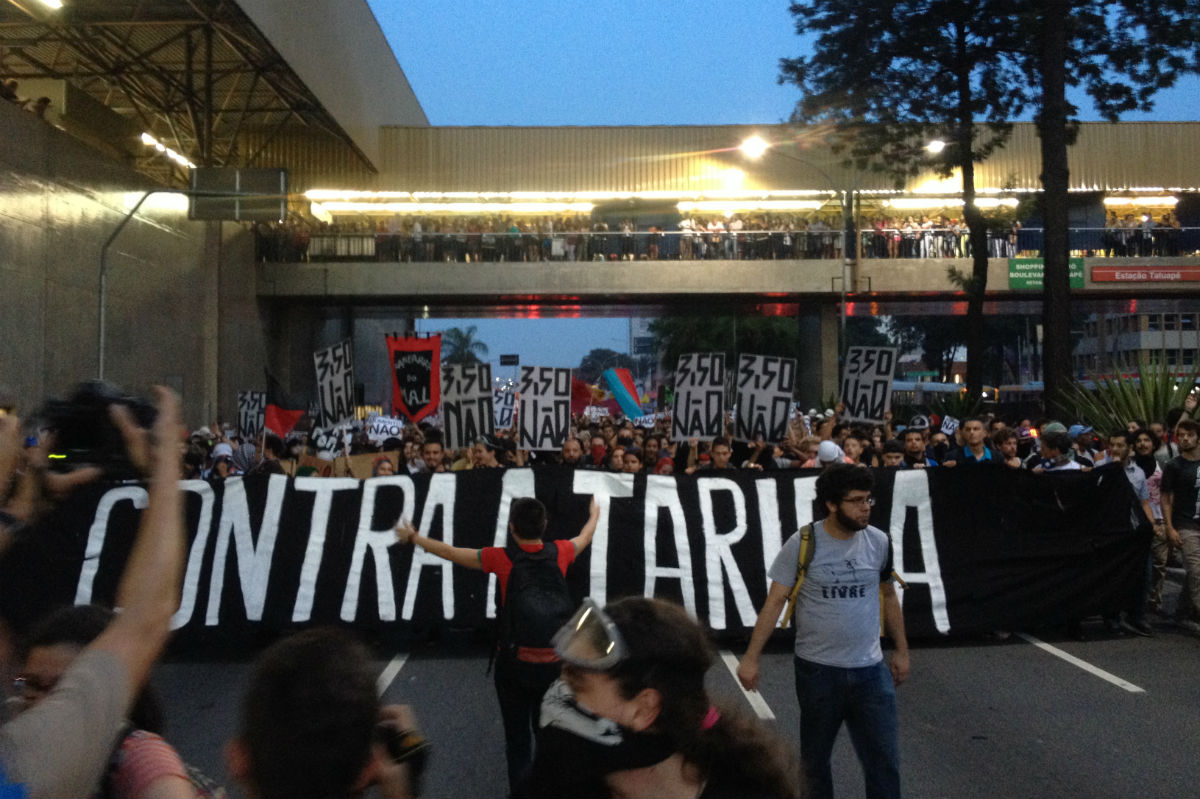 Sem repressão da PM, MPL faz ato pacífico em SP