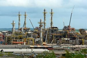 Governo Bolsonaro insiste em vender três refinarias da Petrobras antes da eleição