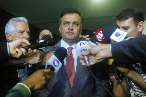 Oposição pedirá investigação contra Dilma no STF, diz Aécio