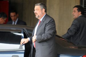 Lava Jato: acusação contra Palocci liga campanha de Dilma a investigações
