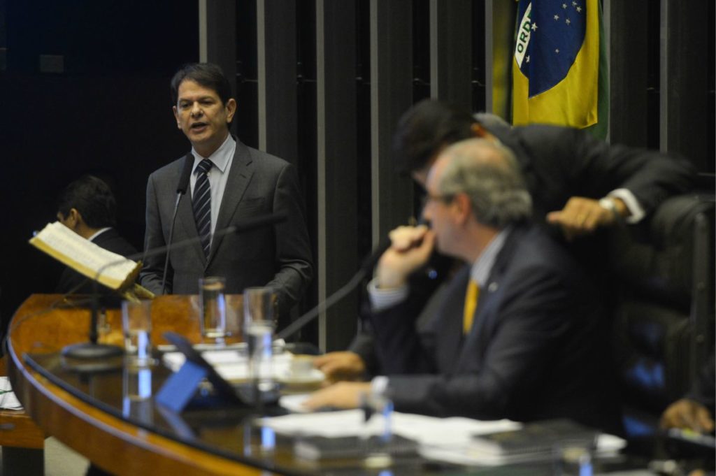 Cid Gomes deixa o Ministério da Educação