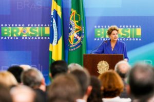 Com pacote anticorrupção, Dilma tenta reagir