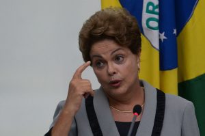 'Valeu a pena lutar pela liberdade', diz Dilma sobre manifestações