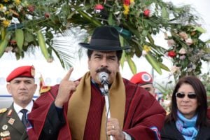 Após sanções dos EUA, Maduro pede 