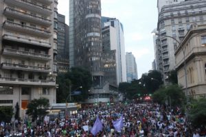 Professores param SP e Alckmin reconhece greve