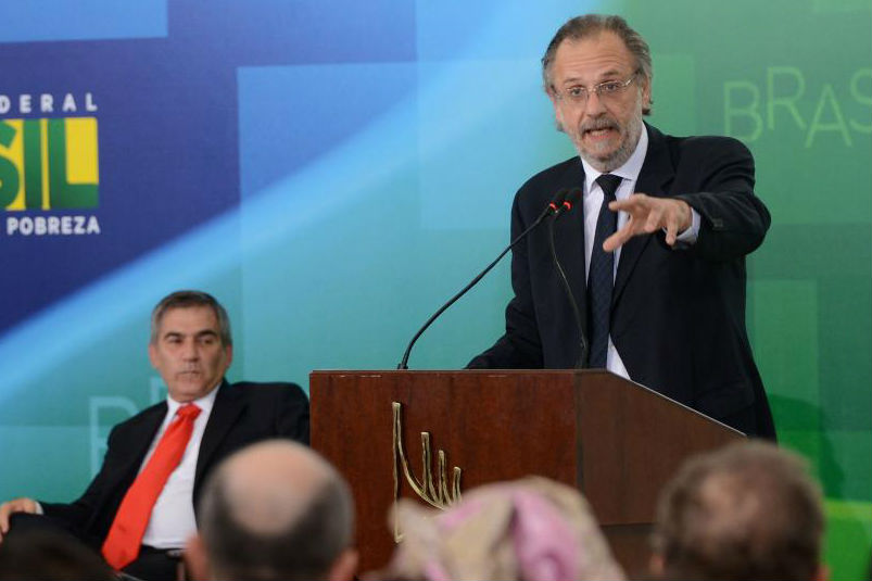 ‘Impeachment: tese de neoliberal em crise e golpistas’