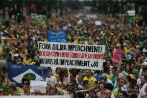Brasil vive dia de protestos massivos contra Dilma