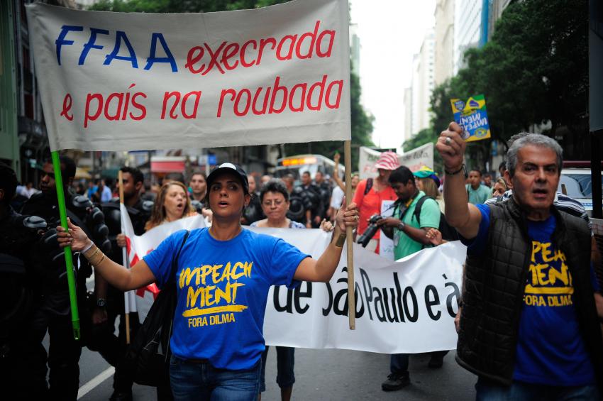 Em ato na quarta-feira 11, manifestantes protestam contra a corrupção no centro do Rio de Janeiro
 