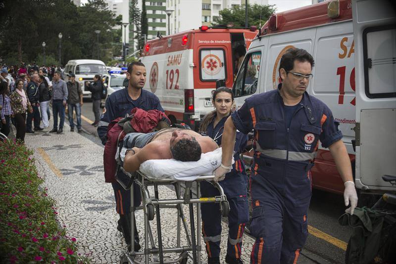 Violência da PM deixa mais de 100 feridos no Paraná (5)