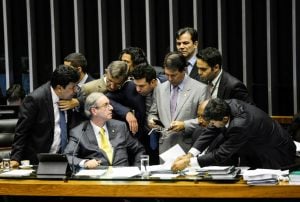Após protestos, Câmara adia votação de projeto da terceirização