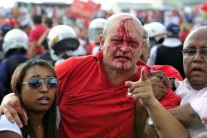 Polícia reprime manifestação contra terceirização 