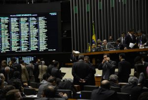 Câmara aprova texto-base do projeto que regulamenta terceirização