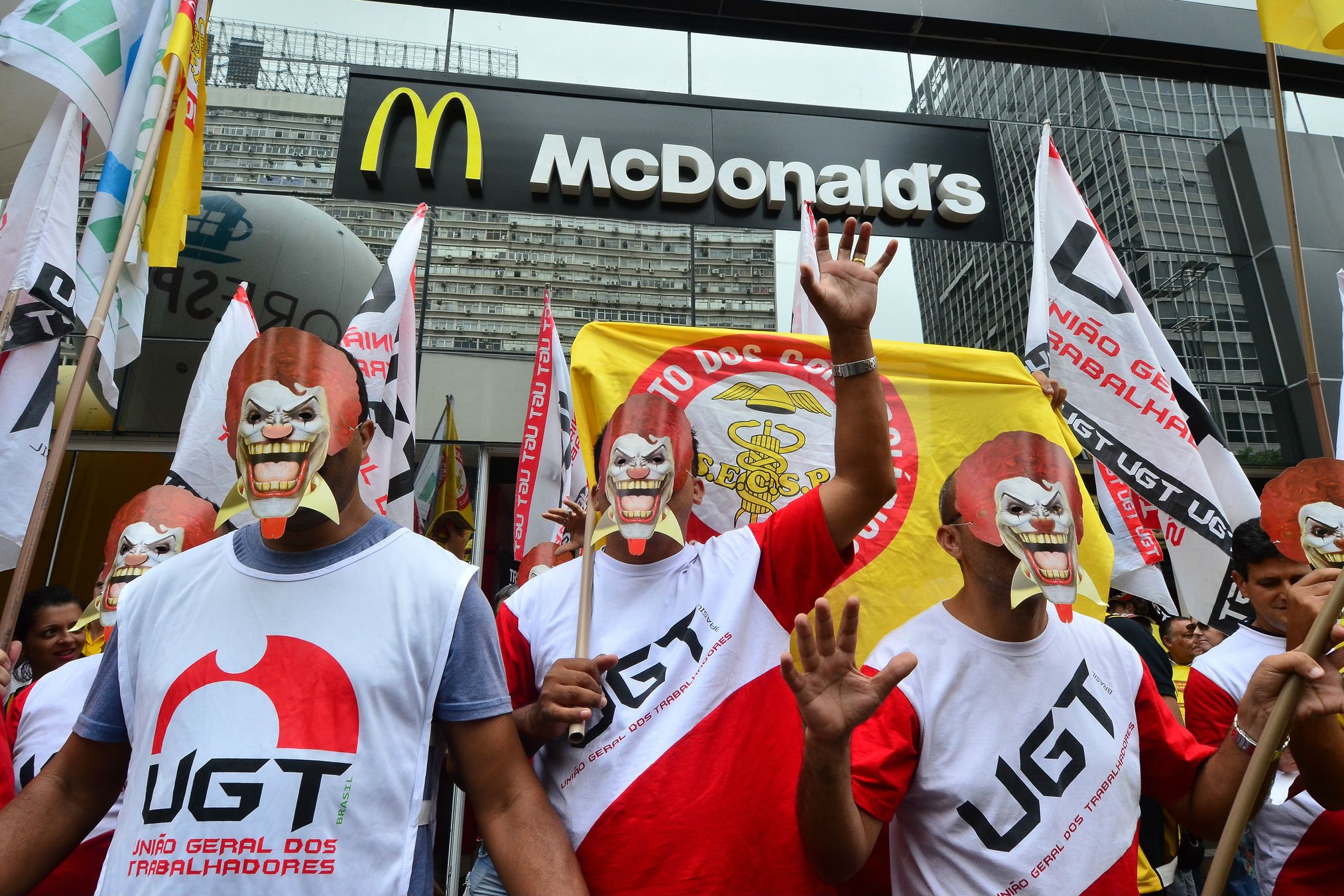 Manifestantes da UGT em São Paulo, durante ato contra o desrespeito aos direitos trabalhistas no Brasil 