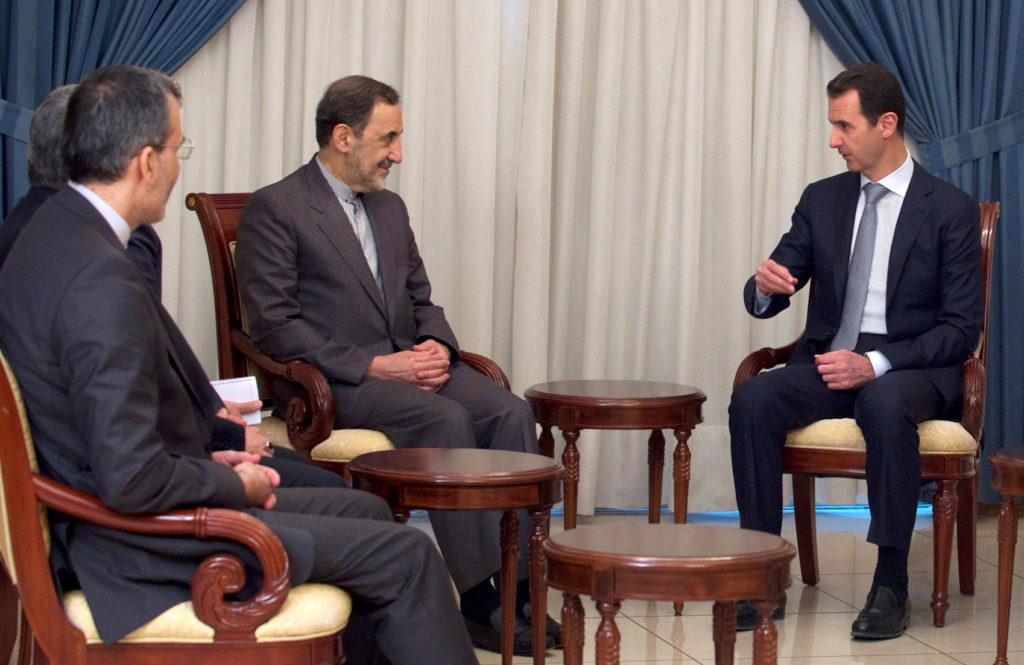 Na Síria, regime de Assad à beira do colapso