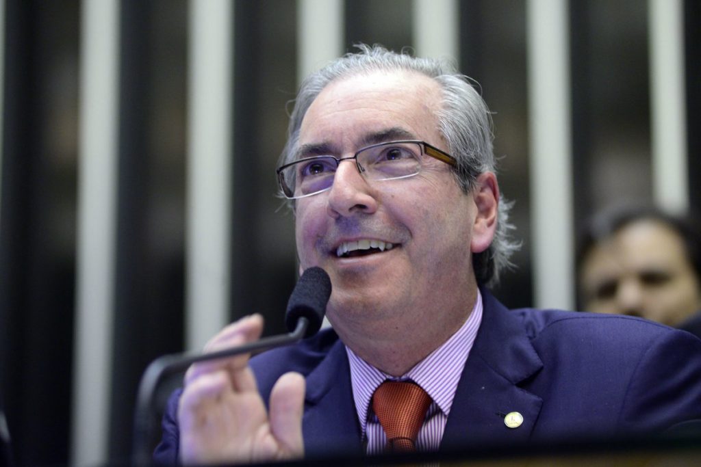 Comissão é cancelada e reforma política vai a Plenário com novo relator