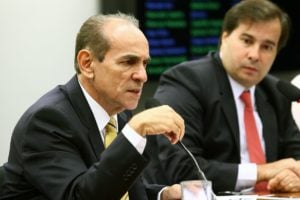 Reforma política: relator propõe 'distritão' e fim da reeleição