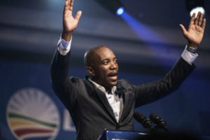 Oposição sul-africana elege primeiro líder negro