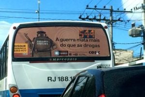 Nos ônibus do Rio, ativismo pela legalização das drogas