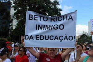 Beto Richa acusa professores grevistas de seguirem 'cartilha do PT'