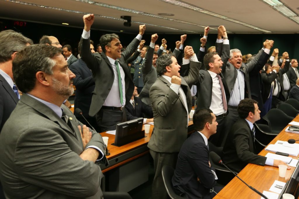 Os deputados que aprovaram a redução da maioridade penal em comissão