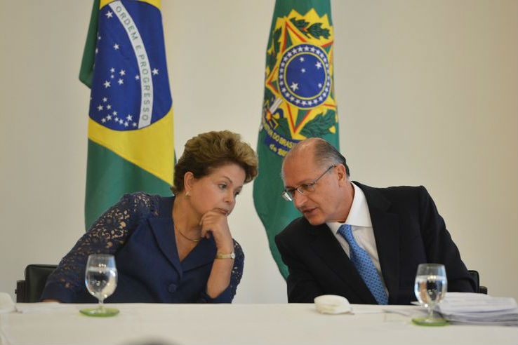 Dilma Rousseff e Geraldo Alckmin em 2014: o meio-termo que parece estar sendo gestado deve gerar ganhos políticos aos dois, e poucos custos 