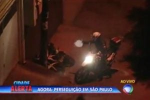 Band e Record mostram ao vivo PM atirando em suspeitos à queima-roupa