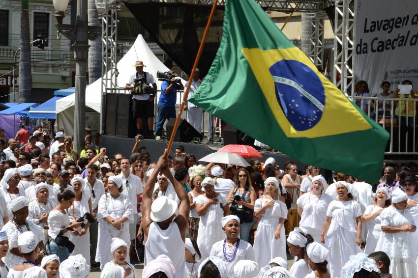 Ritual de lavagens das escadarias da Catedral Metropolitana de Campinas, em abril deste ano. As religiões de matriz africana são alvos constantes de preconceito no Brasil 