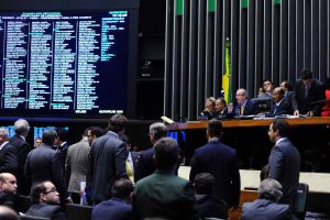 Câmara aprova mandato de cinco anos para todos os cargos