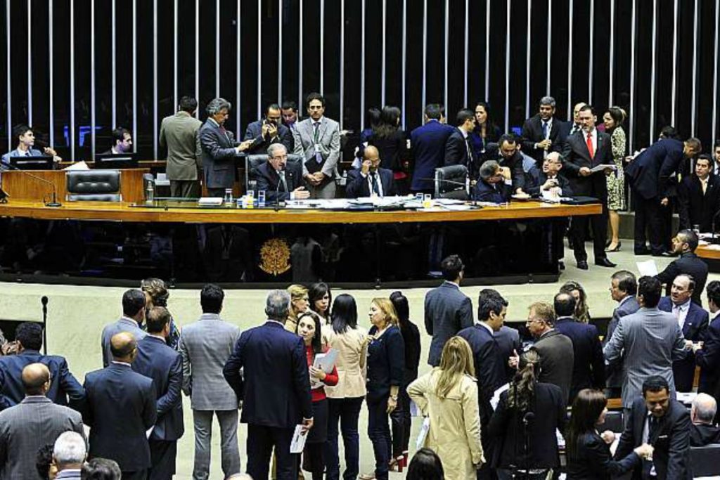 Câmara aprova projeto que limita gastos de campanhas eleitorais