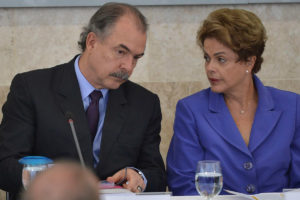 Agência mantém grau de investimento do Brasil e revisa perspectiva de nota