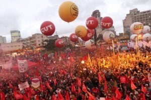 Em SP, ao menos 40 mil protestam contra o ajuste fiscal e o 