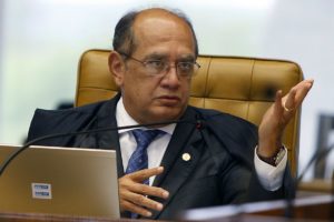 Gilmar Mendes, o 'apito-amigo' do 'Fora Dilma' no TSE
